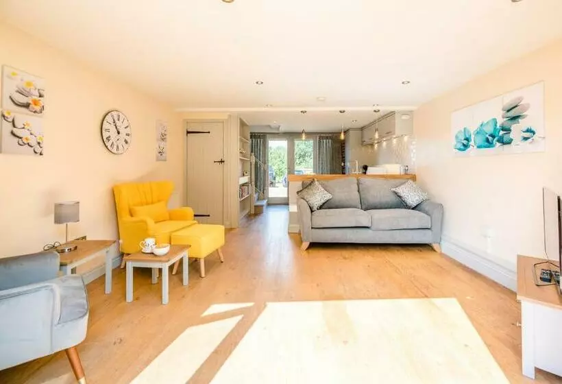 Maple Barn: Lux Rural Retreat Near Norfolk Coast