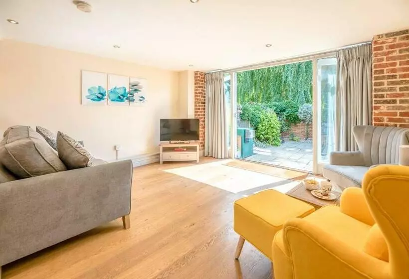 Maple Barn: Lux Rural Retreat Near Norfolk Coast