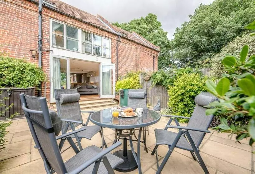 Maple Barn: Lux Rural Retreat Near Norfolk Coast