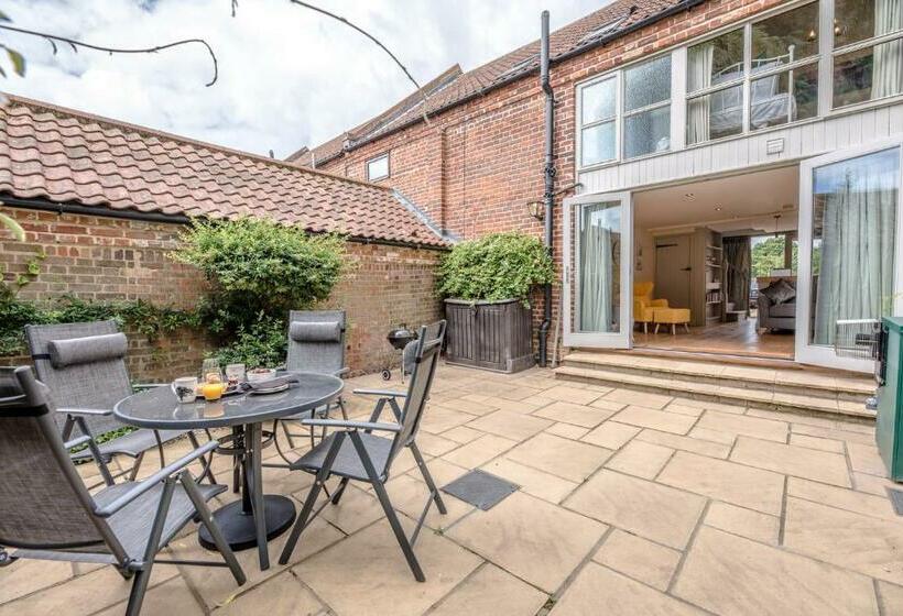 Maple Barn: Lux Rural Retreat Near Norfolk Coast