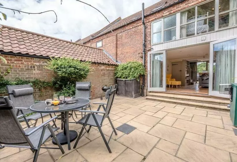 Maple Barn: Lux Rural Retreat Near Norfolk Coast