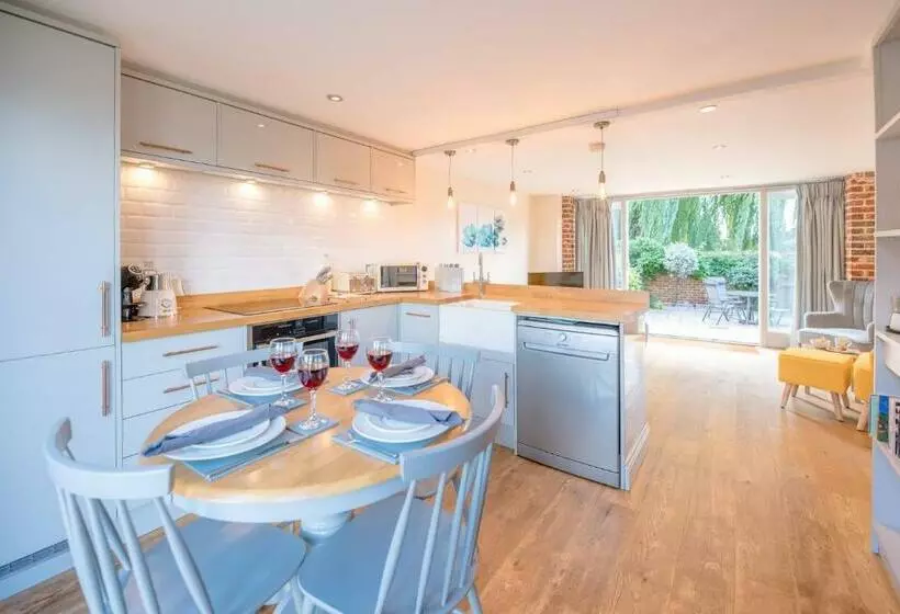 Maple Barn: Lux Rural Retreat Near Norfolk Coast