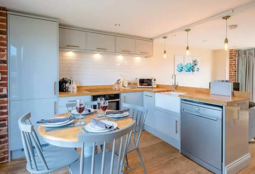 Maple Barn: Lux Rural Retreat Near Norfolk Coast