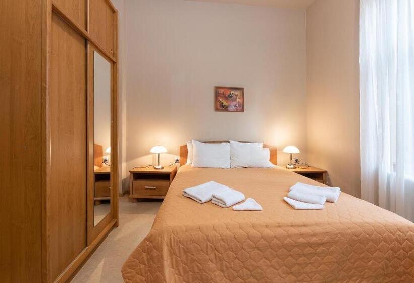 Pension Room In Guest Room Valensija Large Suite