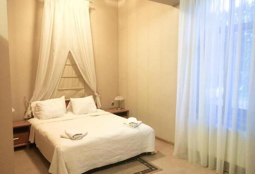 Pension Room In Guest Room Valensija Large Suite