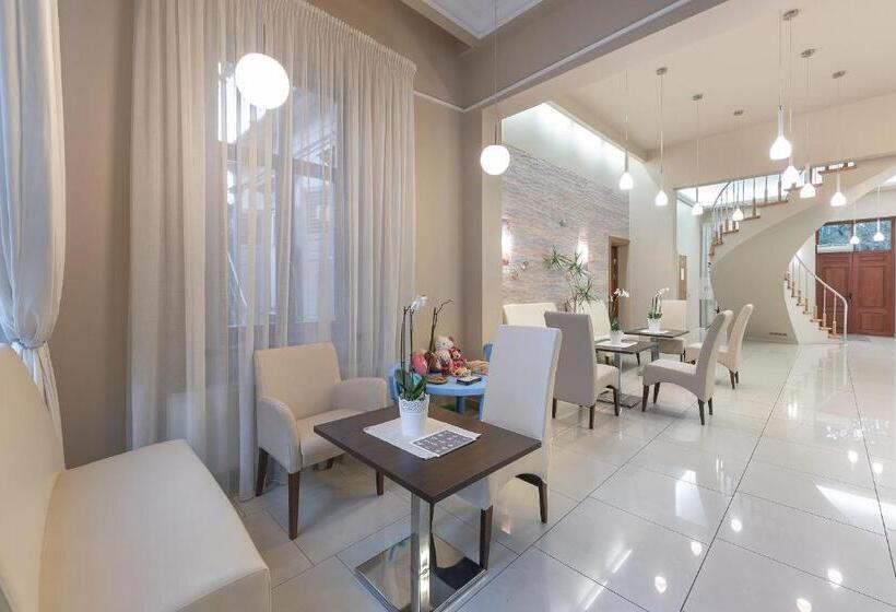 Pension Room In Guest Room Valensija Large Suite