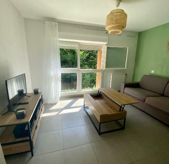 Studio Rénové Proche Commodités