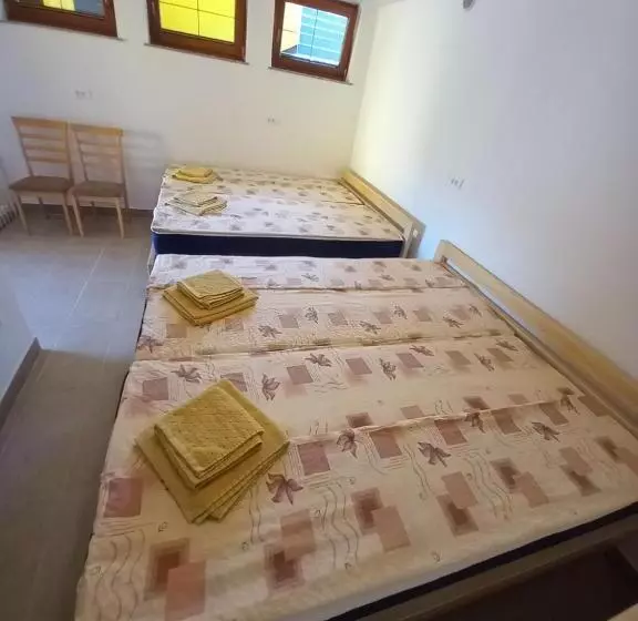 Tubej B&b Family Room