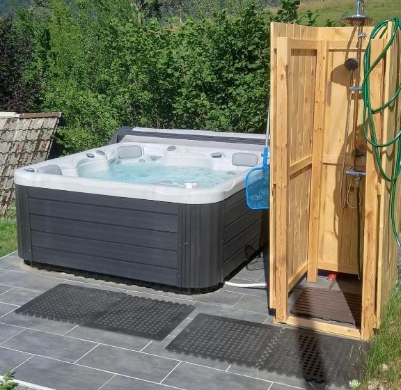 Tubej B&b Family Room