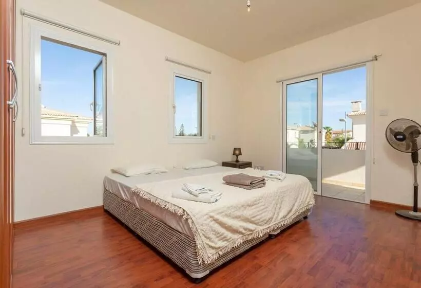 Villa Chryso In Paralimni