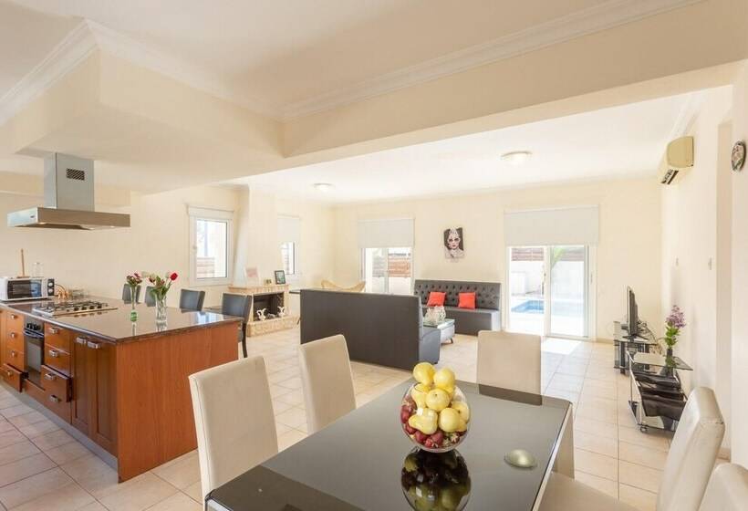 Villa Chryso In Paralimni