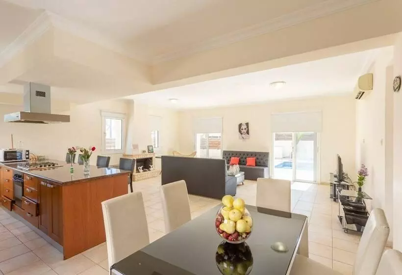 Villa Chryso In Paralimni