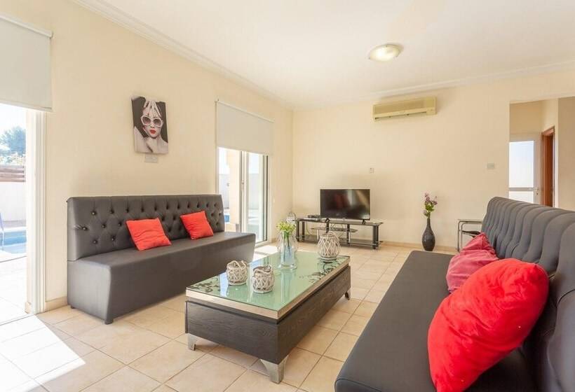 Villa Chryso In Paralimni