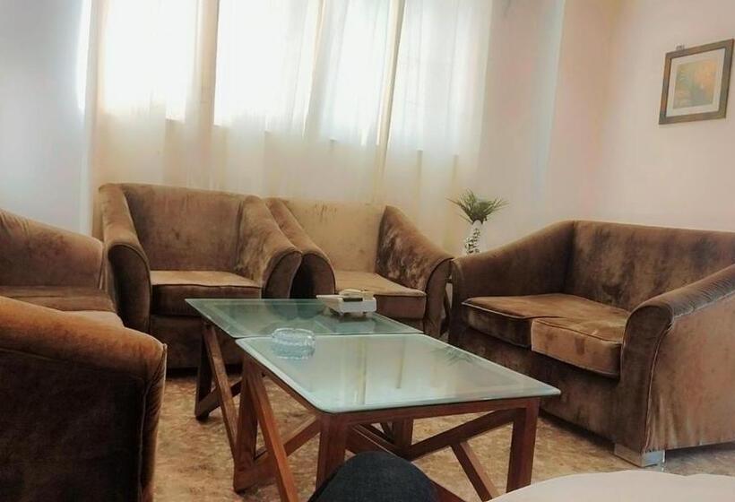 Hotel Billions Kapashera