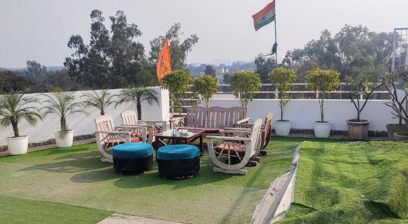 Hotel Billions Kapashera