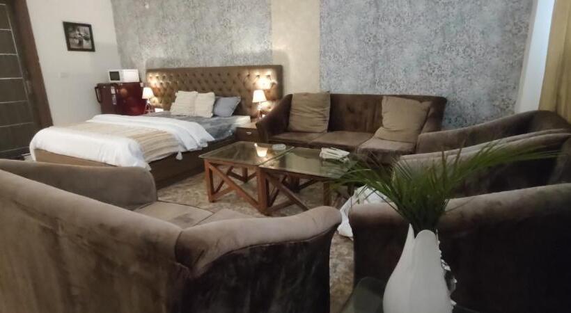 Hotel Billions Kapashera