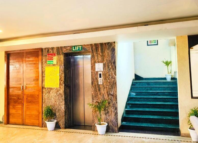 Hotel Billions Kapashera