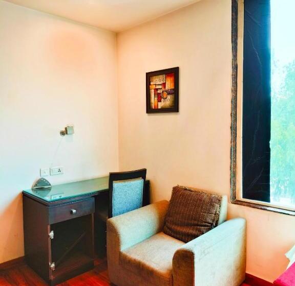 Hotel Billions Kapashera