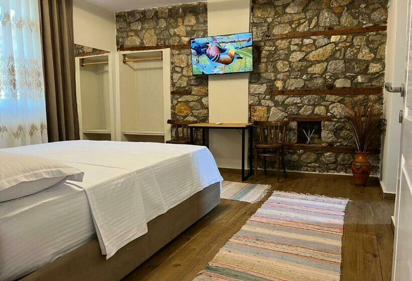 בית מלון כפרי Vila Ndrio