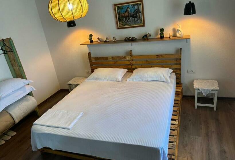 בית מלון כפרי Vila Ndrio