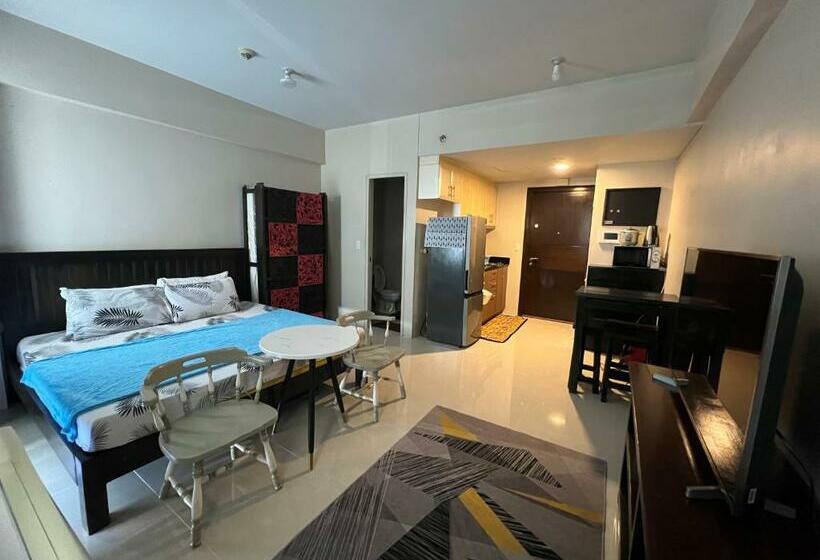 One Palmtree Villas Airport Condo