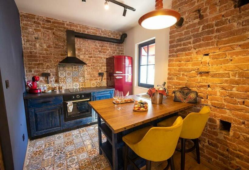 Pensjonat Nomad Studios, Kapana