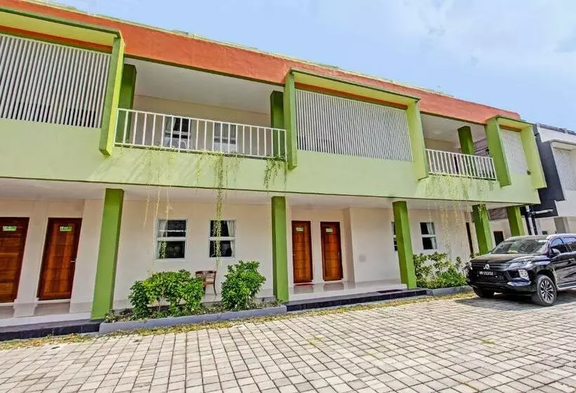ホテル Capital O 91384 Rintaka Residence