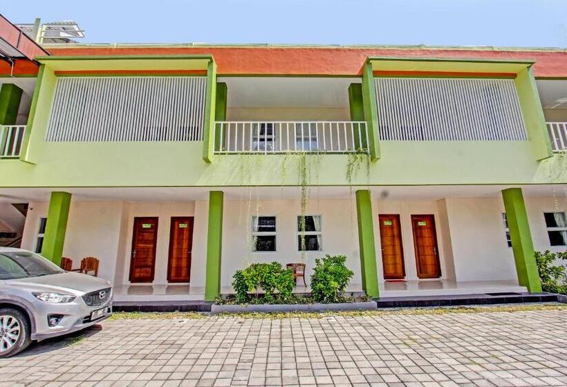 호텔 Capital O 91384 Rintaka Residence