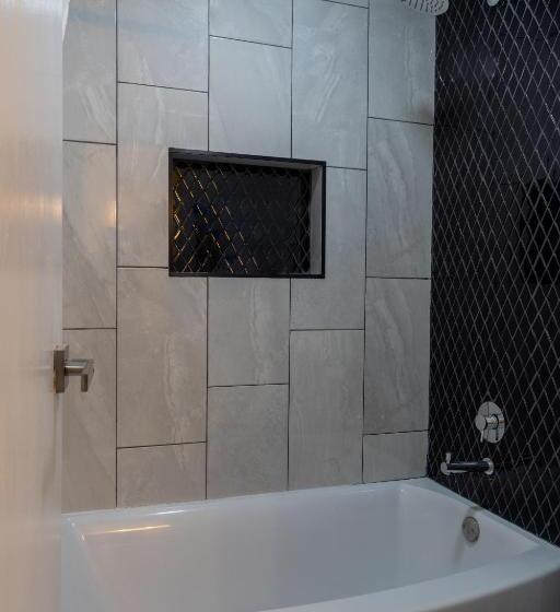 فندق Dragonfly Inn & Suites