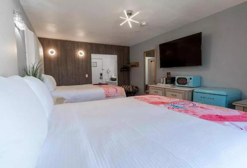 Hotelli Dragonfly Inn & Suites