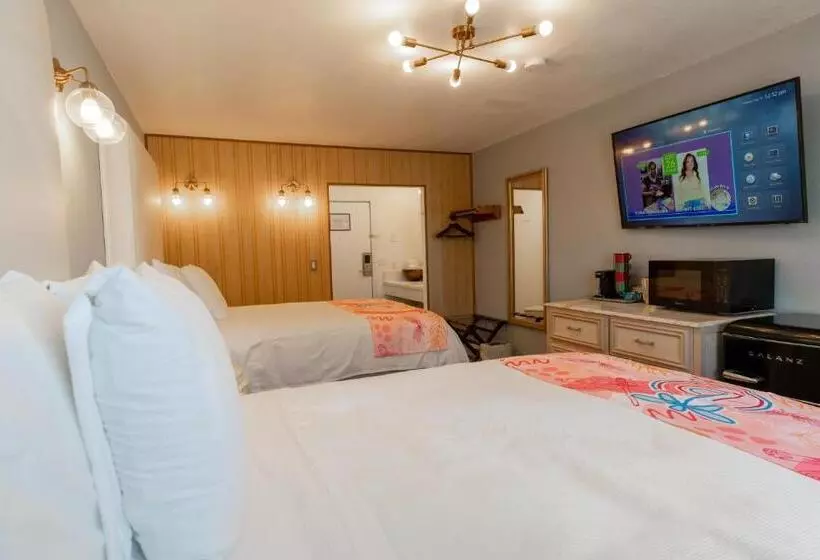 Hotelli Dragonfly Inn & Suites