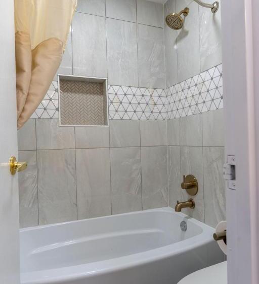 فندق Dragonfly Inn & Suites