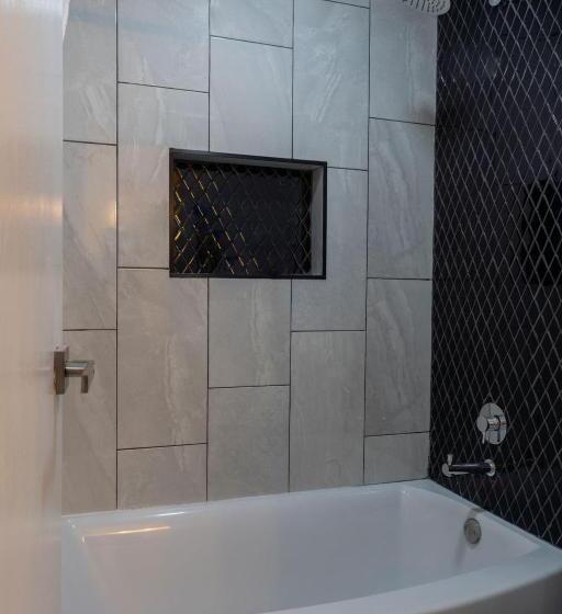 فندق Dragonfly Inn & Suites