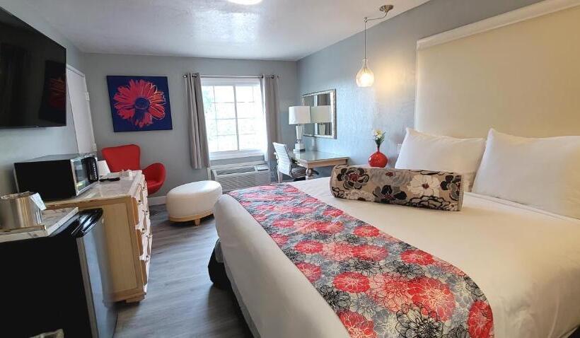 فندق Dragonfly Inn & Suites