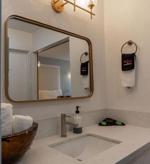 فندق Dragonfly Inn & Suites