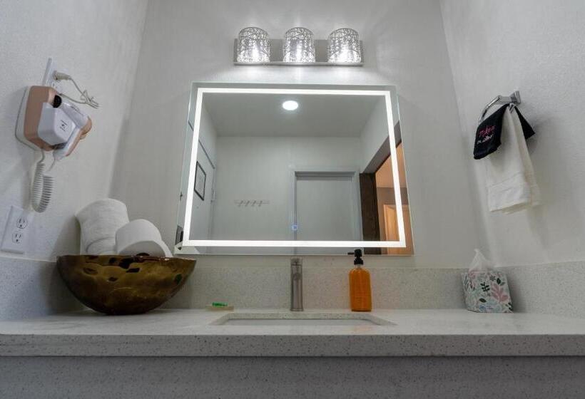 فندق Dragonfly Inn & Suites