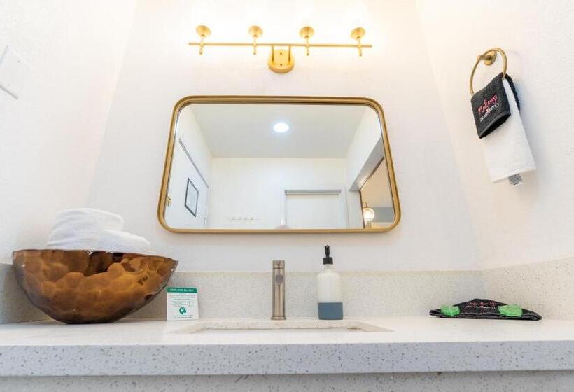 فندق Dragonfly Inn & Suites