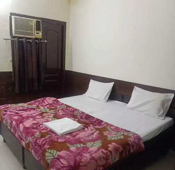 Hotelli Oyo 91244 Sunrise Hotal And Pg