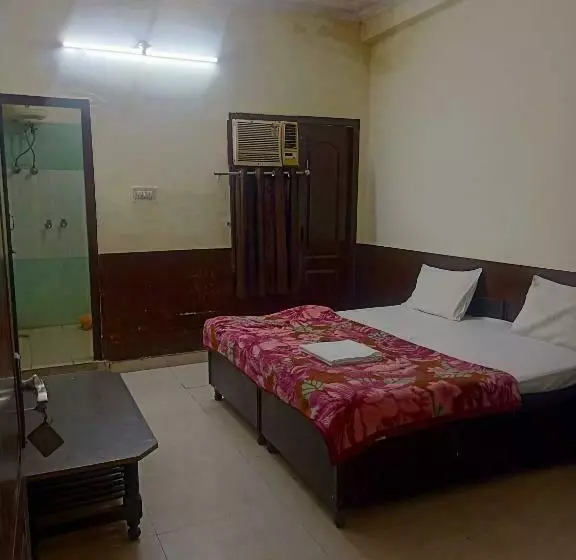 Hotelli Oyo 91244 Sunrise Hotal And Pg