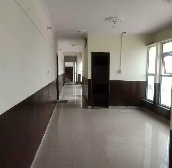 Hotelli Oyo 91244 Sunrise Hotal And Pg