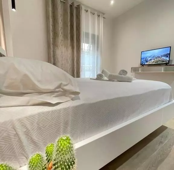 پانسیون Arial Trinity Suites