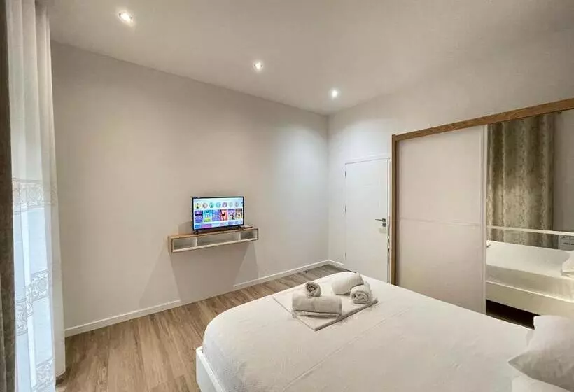 پانسیون Arial Trinity Suites