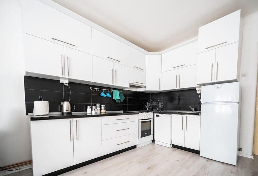 Modern 1bdr Apartment Near City Center