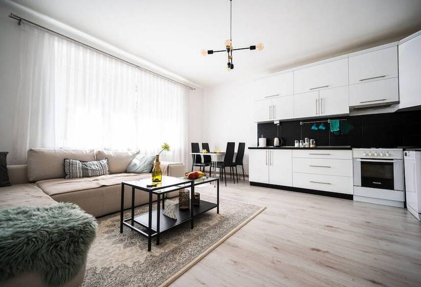 Modern 1bdr Apartment Near City Center