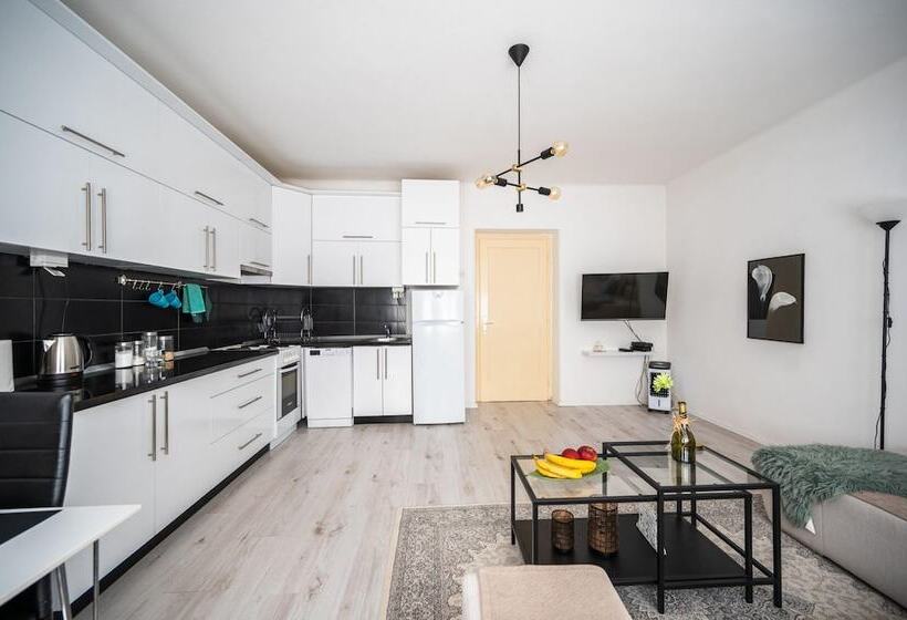 Modern 1bdr Apartment Near City Center