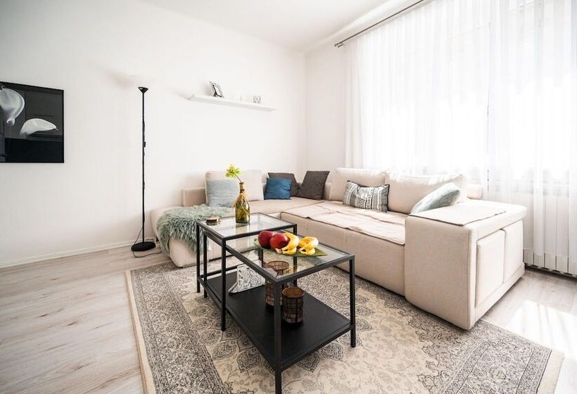 Modern 1bdr Apartment Near City Center
