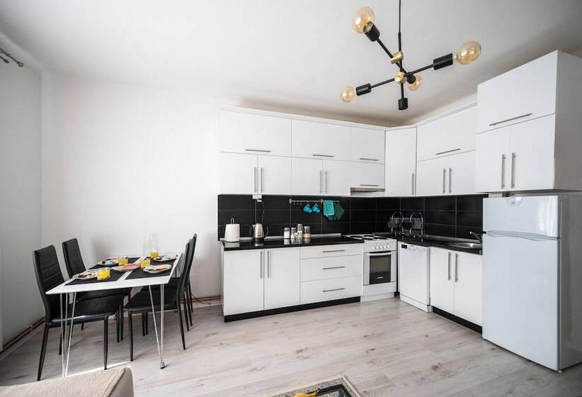 Modern 1bdr Apartment Near City Center