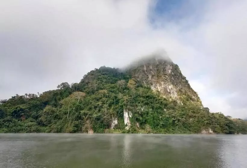 ペンション Ou River House