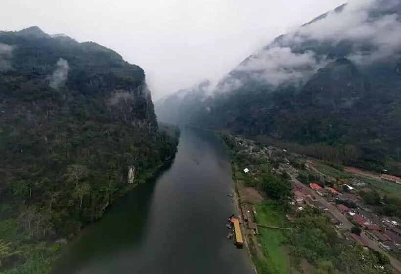 ペンション Ou River House