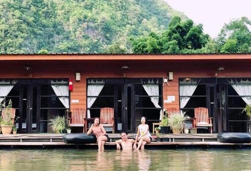 פנסיון Ou River House